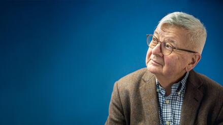 Als Außenminister vertrat Joschka Fischer Deutschland in der Welt. Heute blickt er mit großen Sorgen auf die Kriege und Krisen.