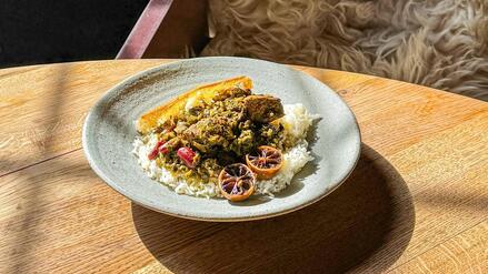 Persischer Klassiker „Ghormeh Sabzi“ im „Nobelhart & Schmutzig“.