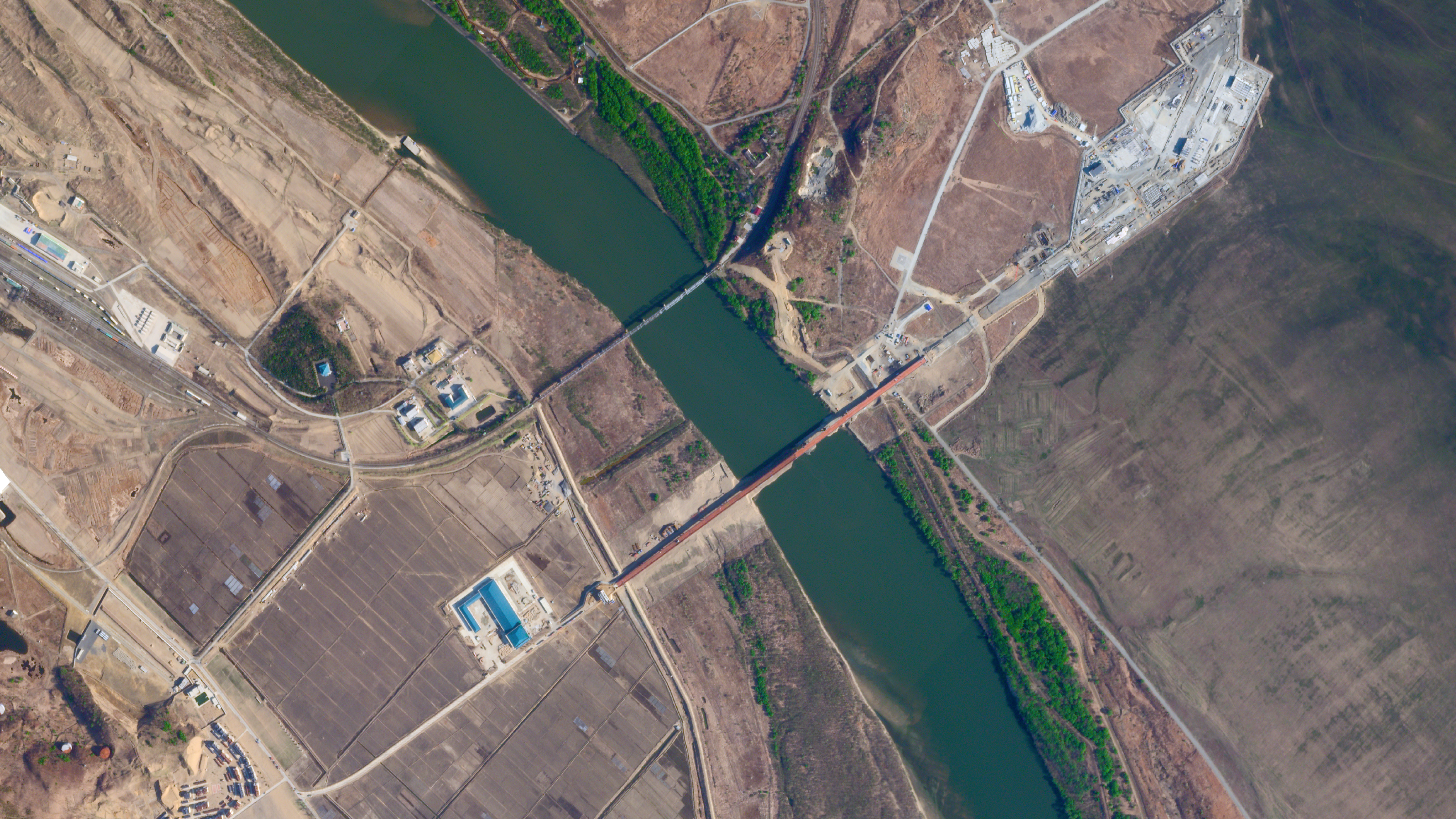 Erstmals verbindet eine Strassenbrücke Russland mit Nordkorea. Der neue Übergang dürfte auch die Aufmerksamkeit der ukrainischen Streitkräfte auf sich ziehen.