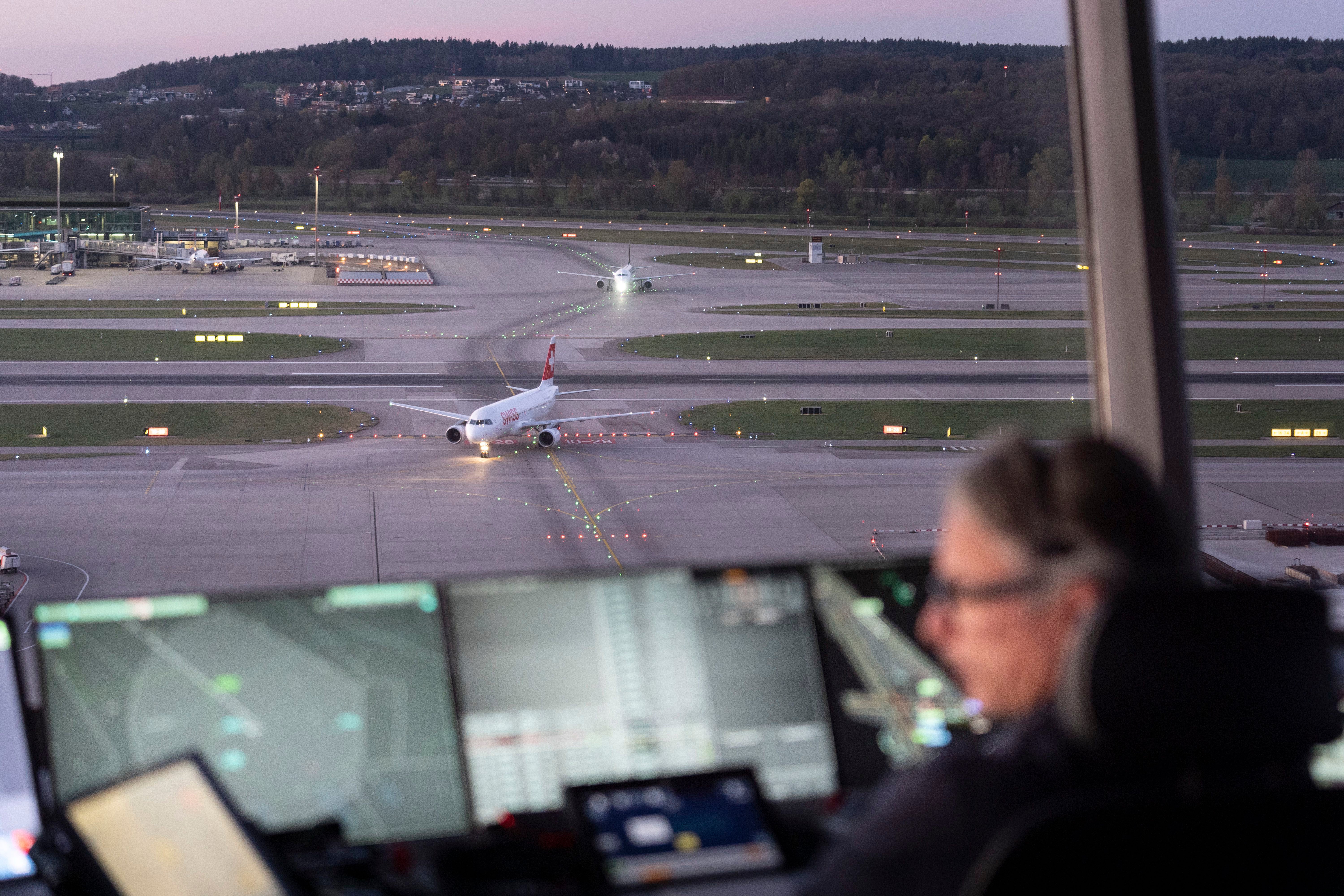 Dieses Jahr musste Skyguide wegen Softwareproblemen drei Mal den Flugverkehr einschränken. Nun prüft die Swiss eine Forderung nach Schadenersatz – gestützt auf ein Gerichtsurteil der EU.