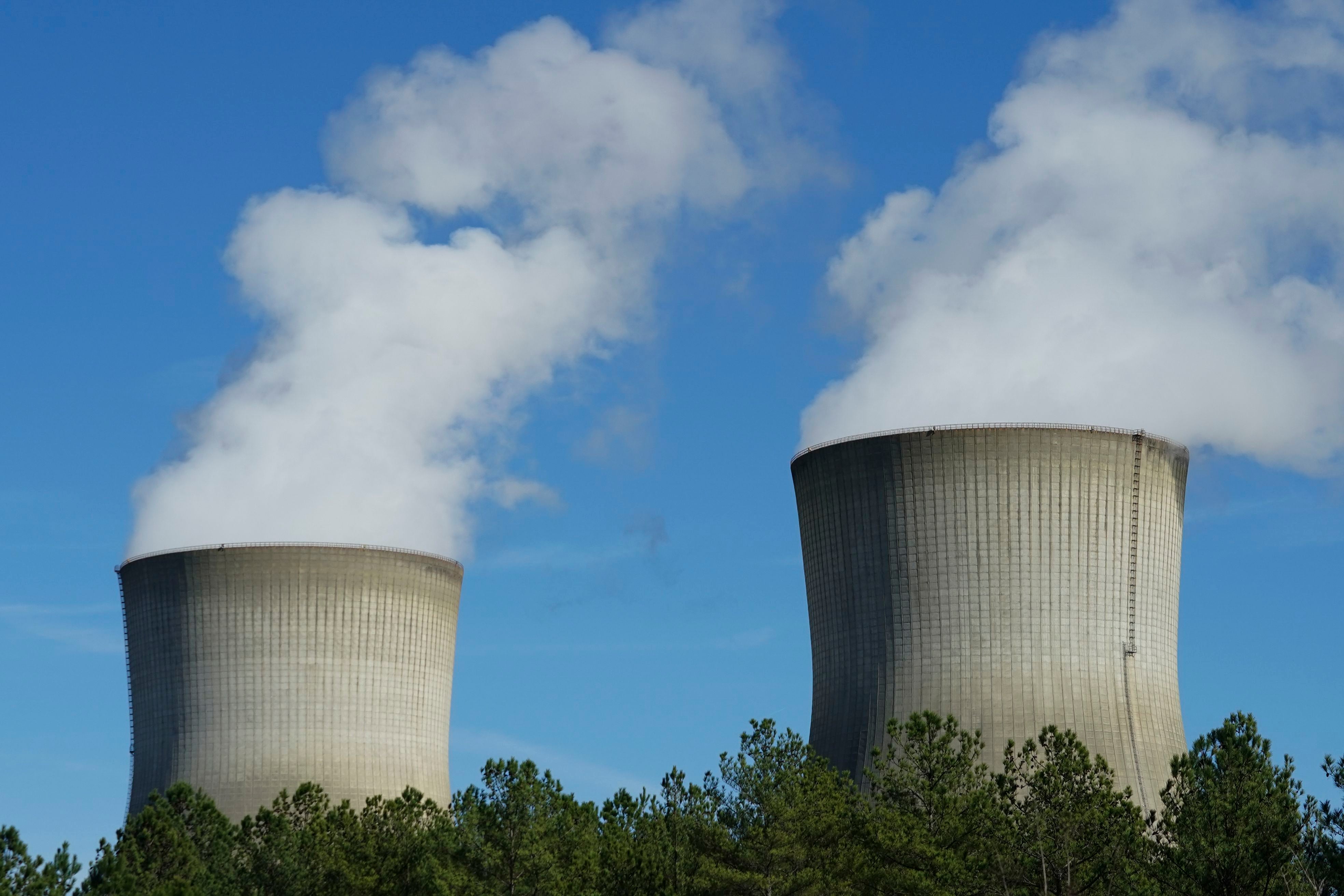Stromsysteme, die vor allem auf Sonne und Wind setzen, führen laut der Kernenergieagentur der OECD zu enormen Systemkosten. Um diese im Zaum zu halten, brauche es neue AKW. Der Ausbau der Kernkraft steht jedoch vor enormen Hürden.