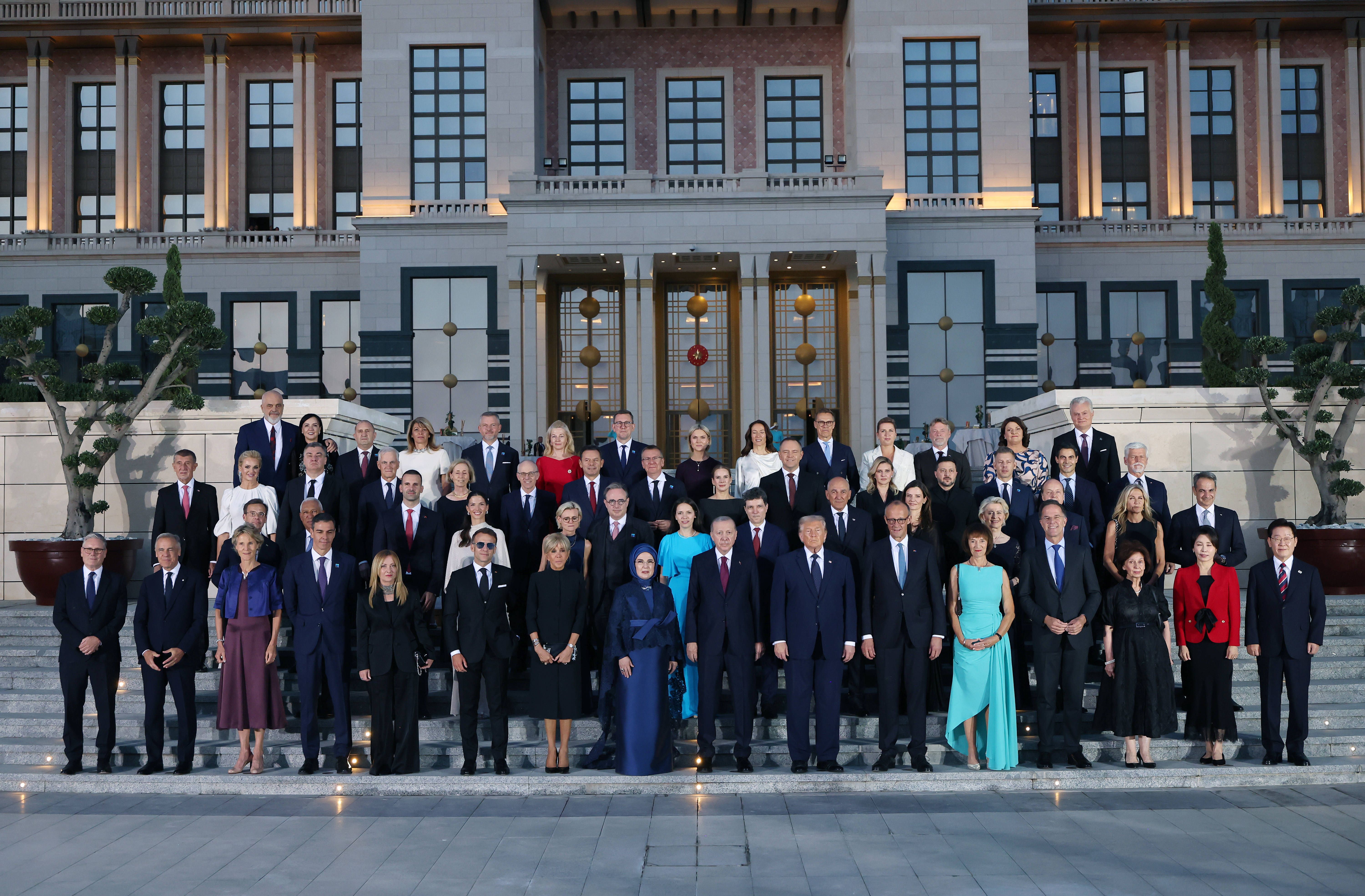 In Ankara treffen sich derzeit die Regierungschefs des Verteidigungsbündnisses. Während sich manche wieder einander annähern, sind andere nicht gut aufeinander zu sprechen.