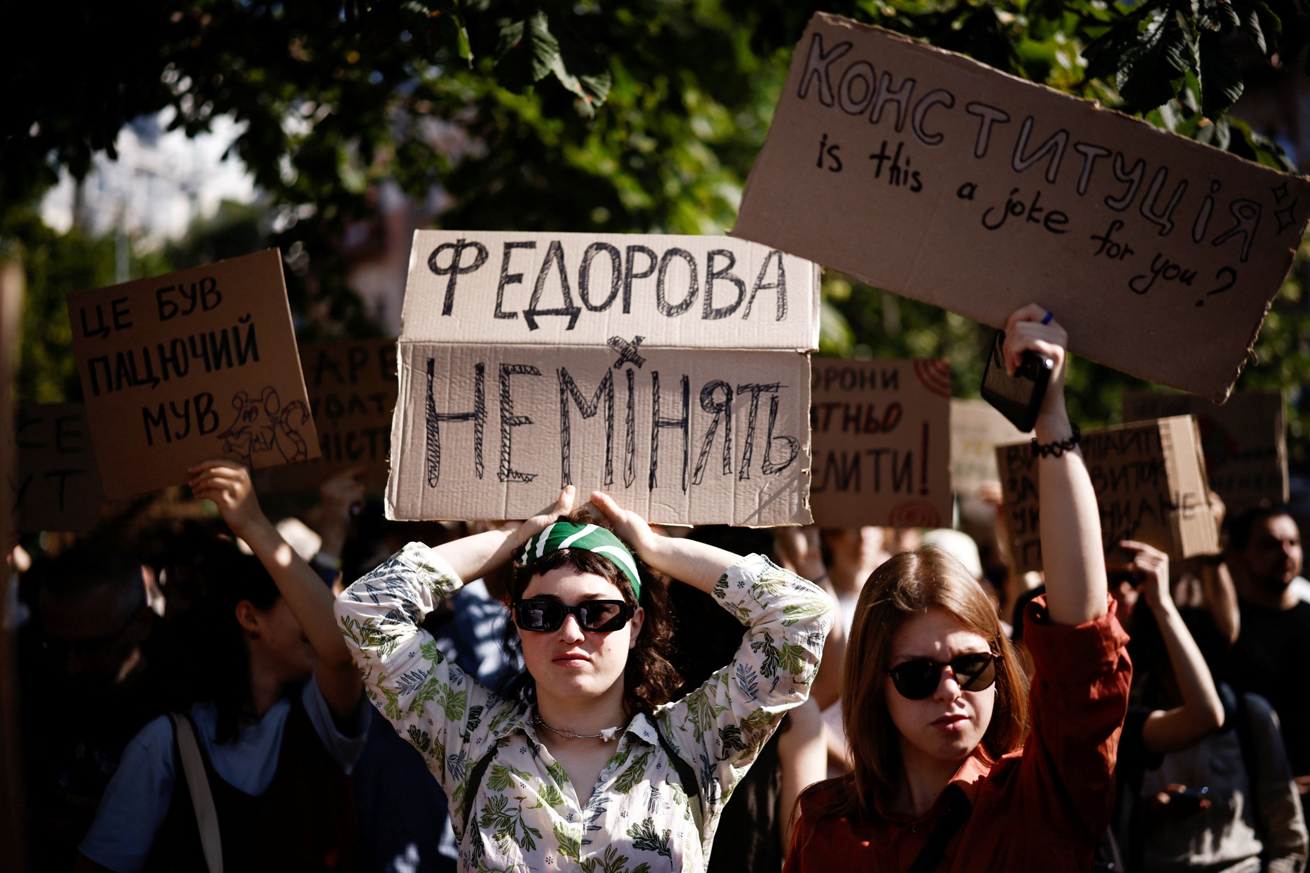 Der ukrainische Präsident hat die Regierung umgebildet. Ein Energiemanager wird neuer Ministerpräsident. Weit höhere Wellen schlägt aber die Absetzung des populären Verteidigungsministers. War er Selenski zu reformfreudig und zu populär?