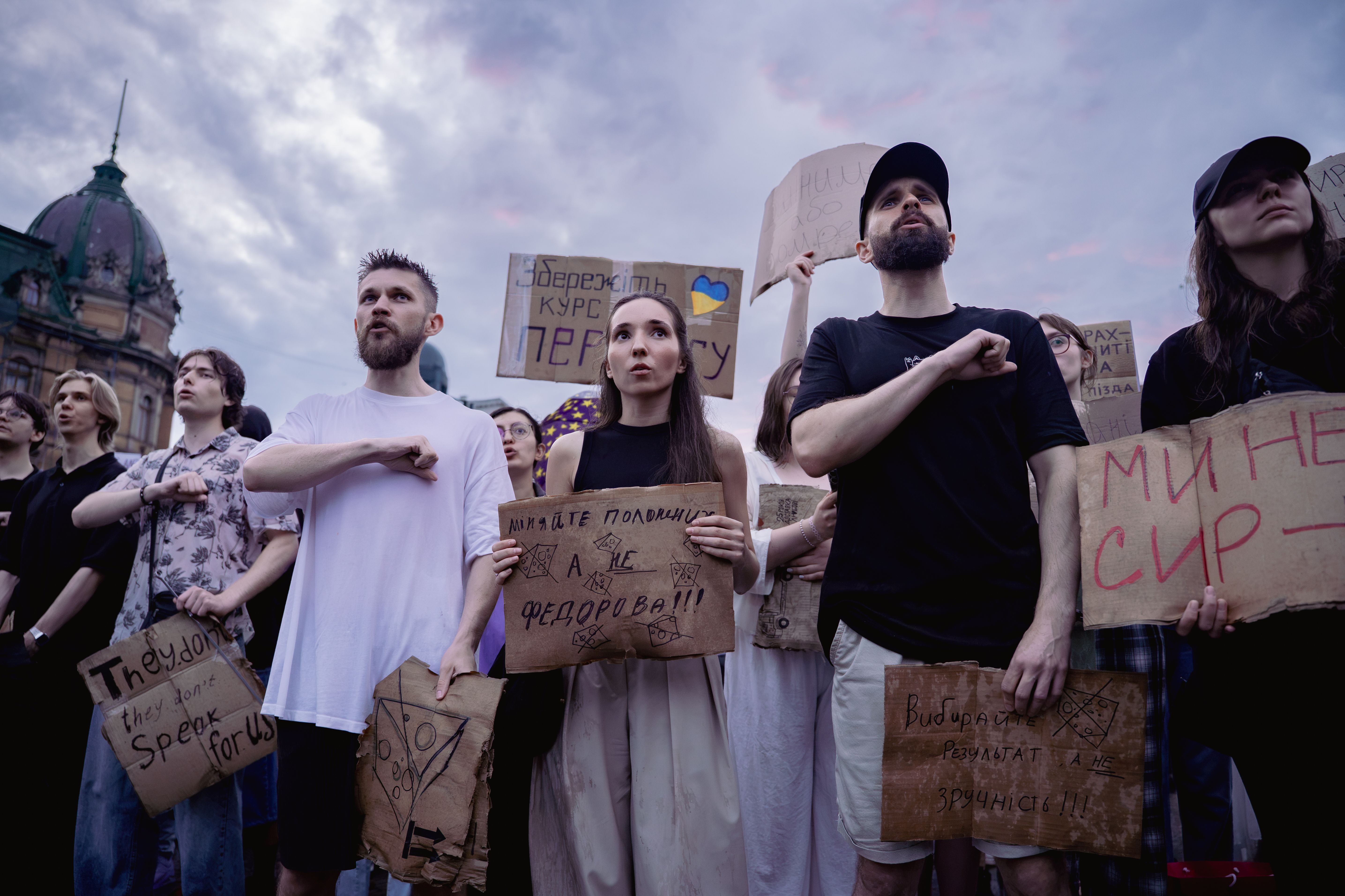 Der demokratische Geist der Ukrainer ist ungebrochen: In den vergangenen Tagen kam es zu Protesten gegen die Entlassung des Verteidigungsministers Michailo Fedorow.