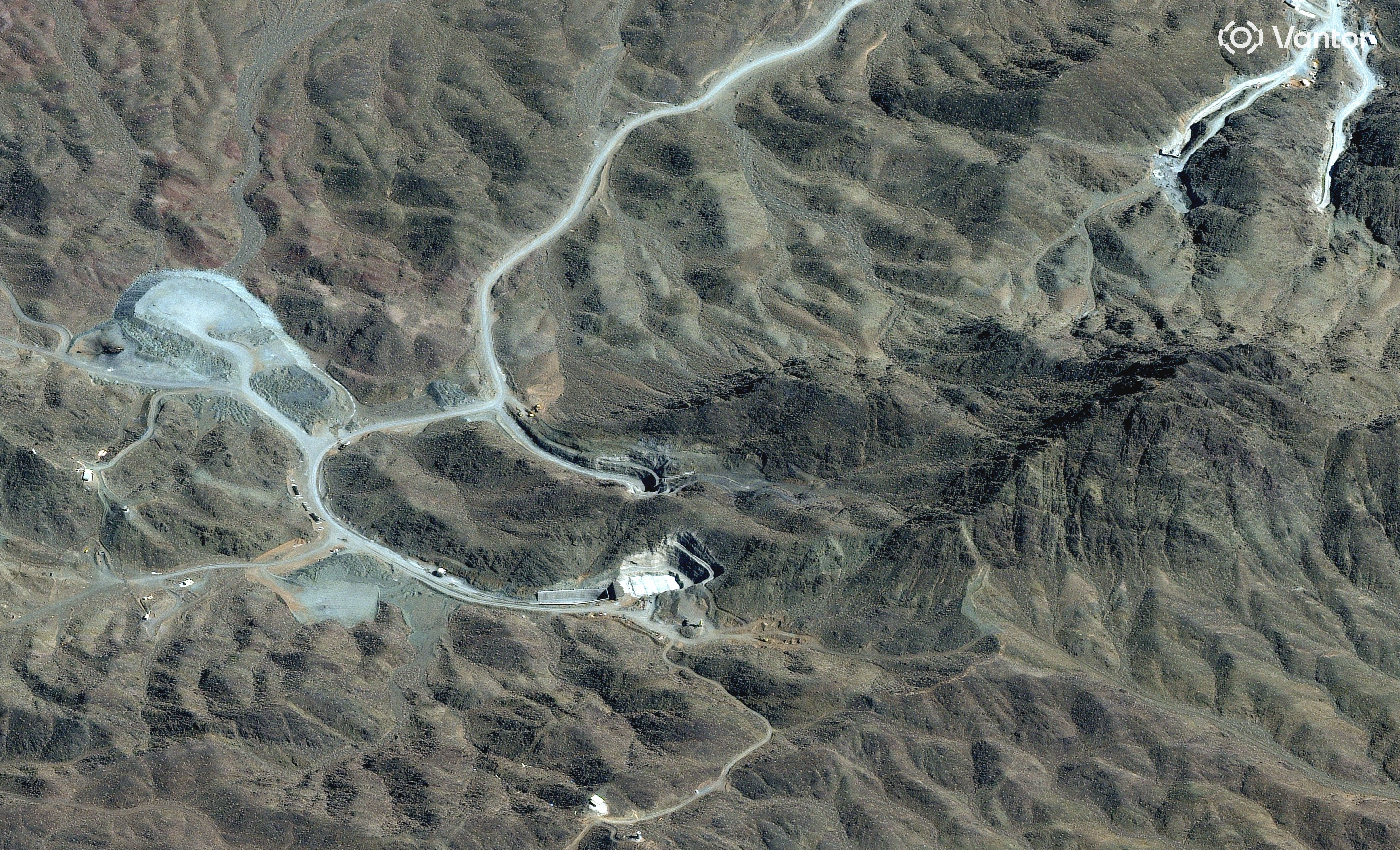 Der amerikanische Präsident hat wiederholt damit gedroht, den tief vergrabenen Komplex zu bombardieren. Doch es bleibt unklar, was sich im Bergmassiv befindet – und welchen Schaden die USA überhaupt anrichten könnten.