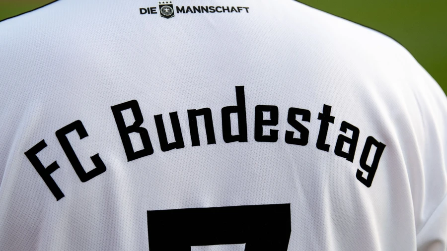 Vorbilder? Der FC Bundestag ist jedenfalls Europameister.