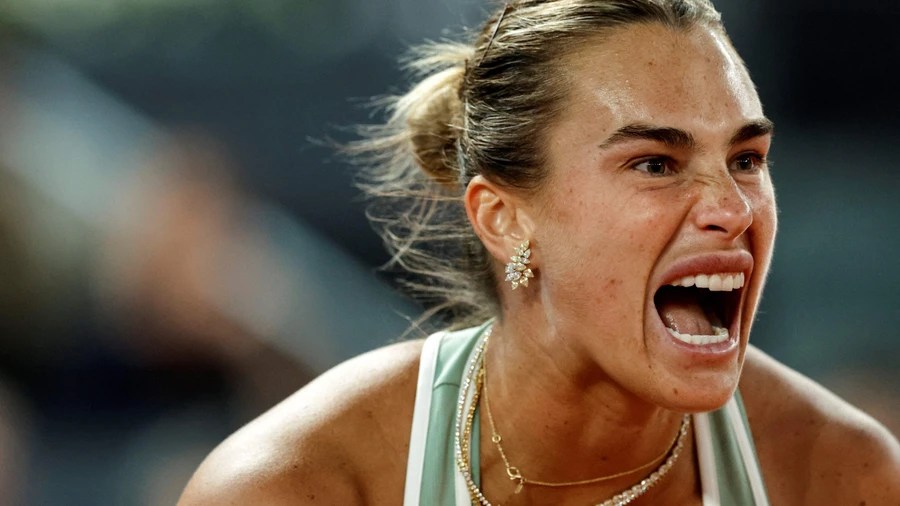 Tennisstar Aryna Sabalenka darf auf der WTA-Tour wieder unter belarussischer Flagge spielen.
