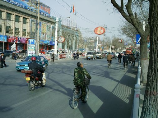 Fitxategi:BaodingYuhuaRoad.jpg