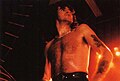 Bon Scott, den tidlegare vokalisten til bandet, i desember 1979.